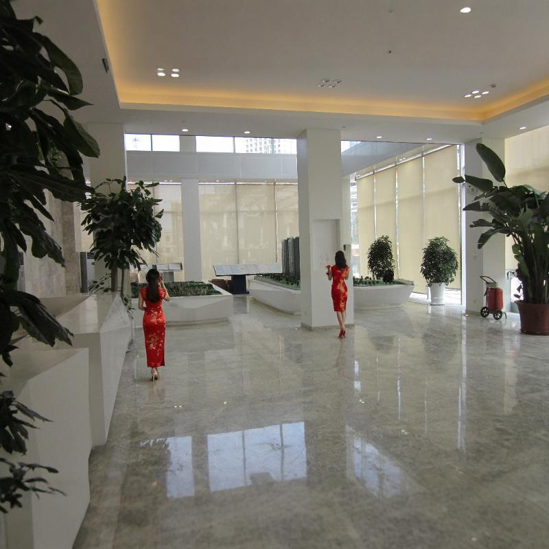 {XIAOQU}办公透景遮阳卷帘
